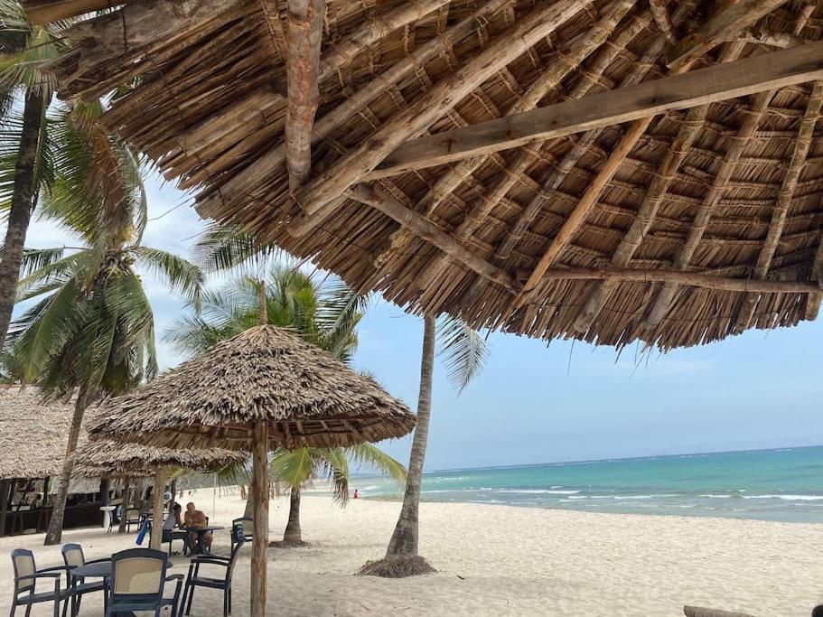 Backdoor Villa Diani Beach Exterior photo