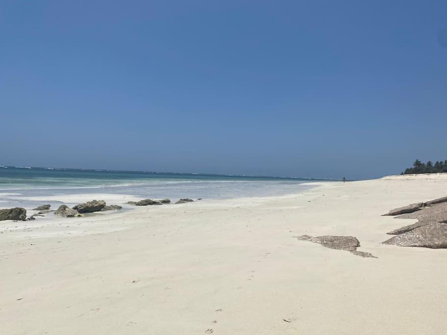 Backdoor Villa Diani Beach Exterior photo