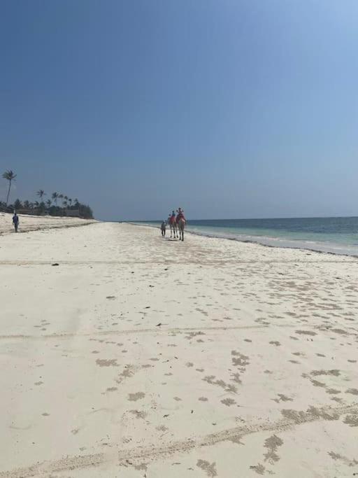 Backdoor Villa Diani Beach Exterior photo